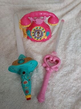 Disney Fancy Nancy Talking Phone Light Up Wand & Elena Of Avalor Talking Sword